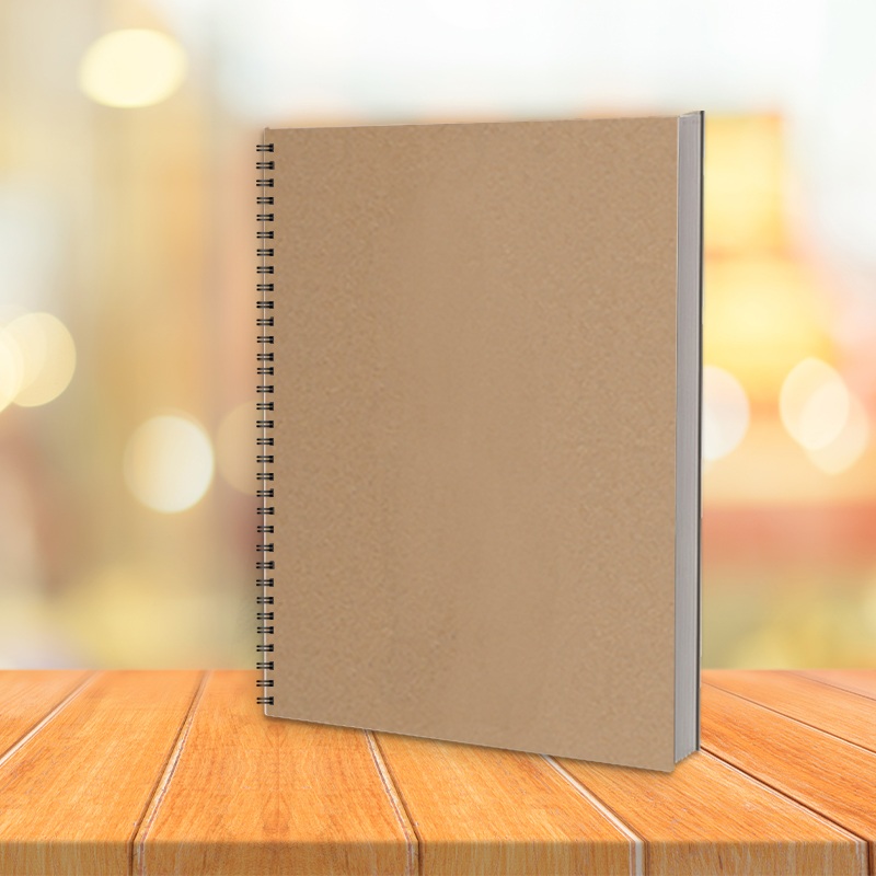 Schetsboek van spiraalvormig kraftpapier aan de zijkant